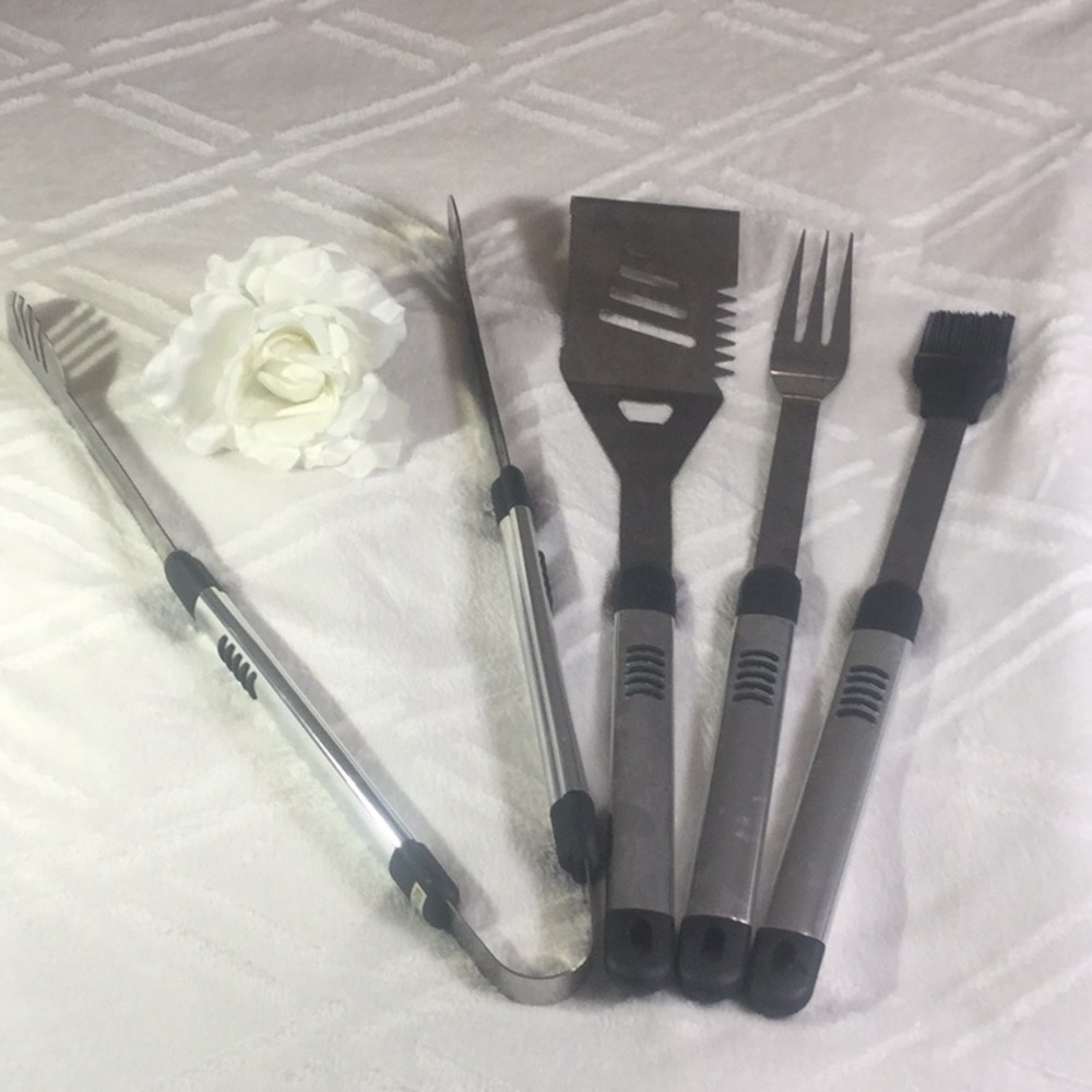🆕 4 Pc Stainless Steel Grill Tool Set - Picture 1 of 5
